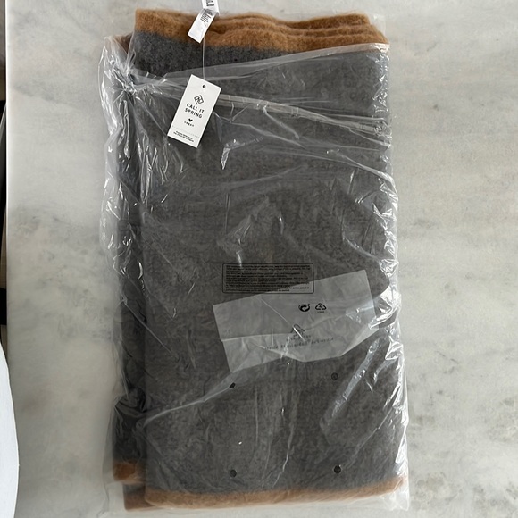 Brand New - Never Worn - Picture 1 of 4